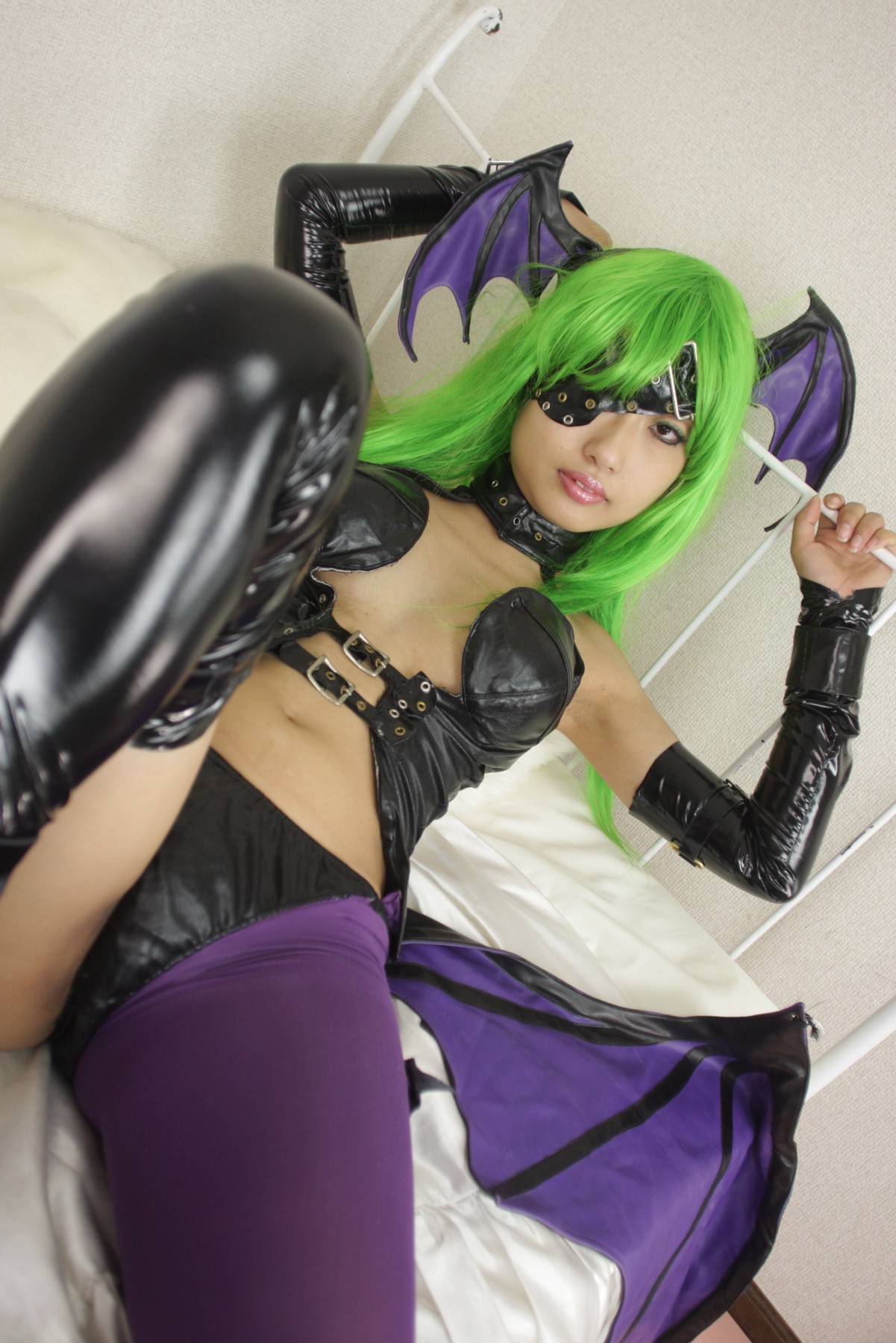 [Cosplay]  Darkstalkers - Morrigan with great body in latex 2